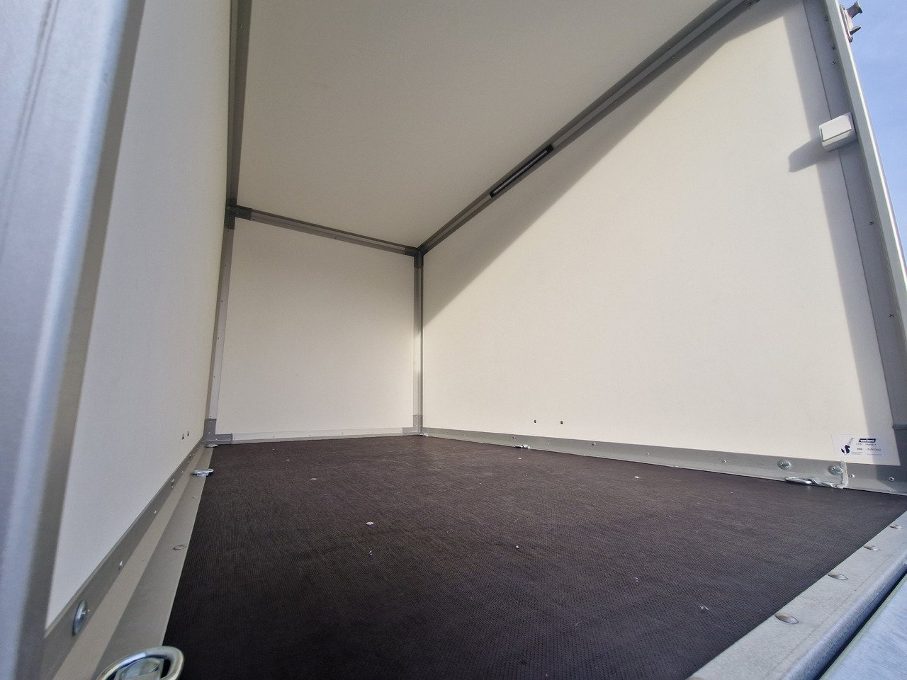 Variant C1315 C2 Edition black 258x148x157cm Alufelgen Heckrampe 1350kg 100km/H black deal - Прицеп для мотоцикла: фото 5 Variant C1315 C2 Edition black 258x148x157cm Alufelgen Heckrampe 1350kg 100km/H black deal - Прицеп для мотоцикла: фото 5