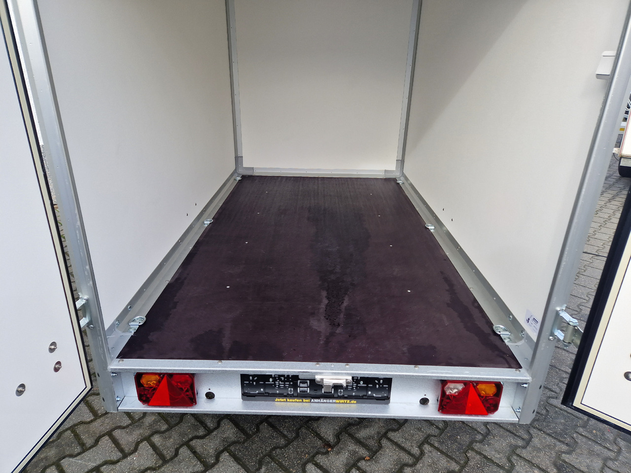Прицеп-фургон Variant C1315 C2 Edition black 258x148x157cm Alufelgen darkline 1350kg 100km/H 2024 black deal: фото 8