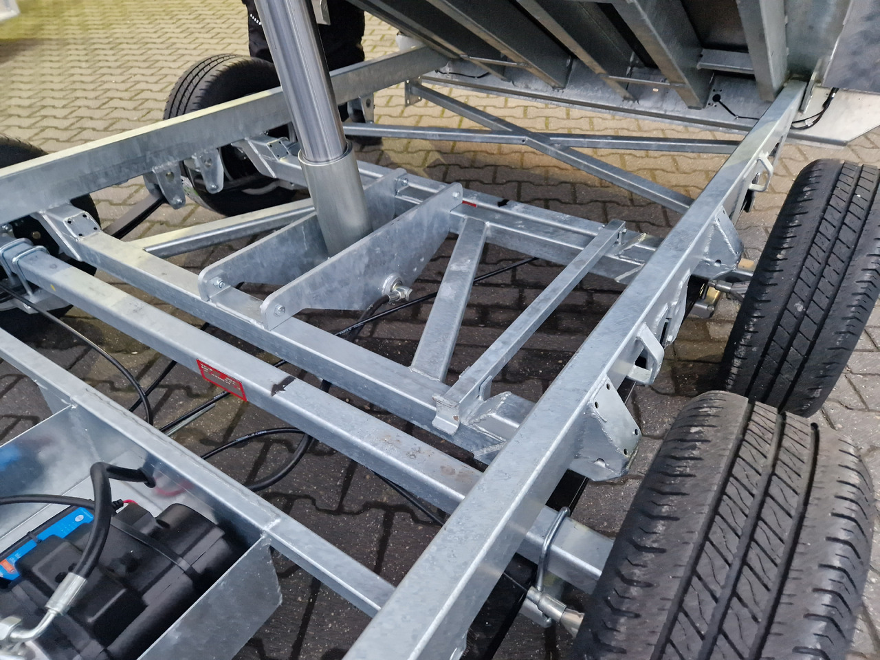 Variant Heckkipper Tieflader 3515 MT20 300x150x30cm Auffahrrampen Stützen Parabelfeder 3500kg 100km - Самосвальный прицеп: фото 3 Variant Heckkipper Tieflader 3515 MT20 300x150x30cm Auffahrrampen Stützen Parabelfeder 3500kg 100km - Самосвальный прицеп: фото 3