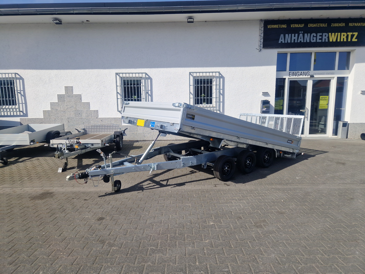Variant Maschinentransporter 3543 UX Maxi Load LED Tridem Parabelfederung 3500kg - Самосвальный прицеп: фото 5 Variant Maschinentransporter 3543 UX Maxi Load LED Tridem Parabelfederung 3500kg - Самосвальный прицеп: фото 5