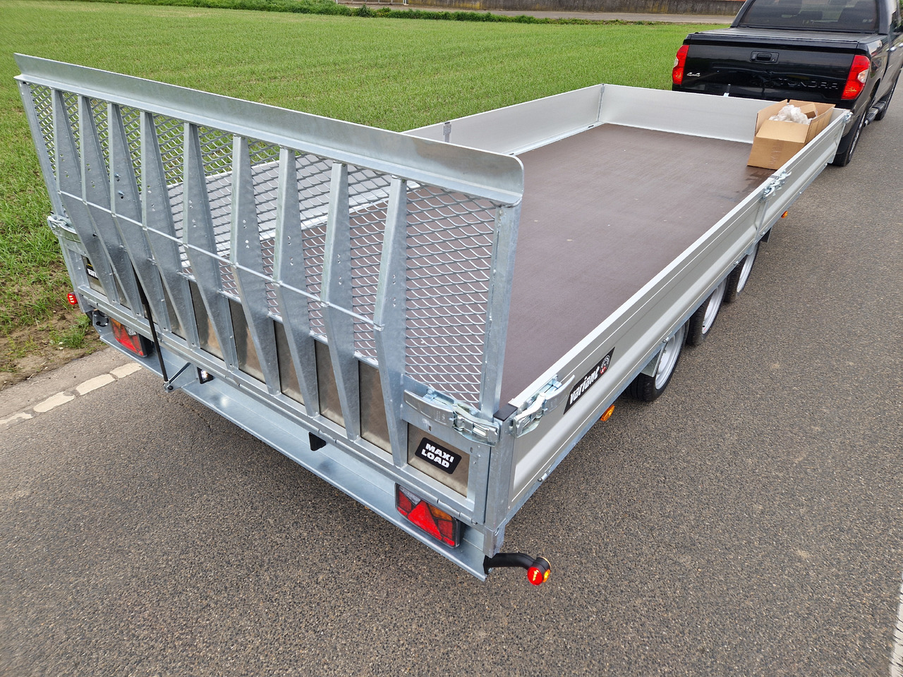 Variant Maschinentransporter 3553 UX Maxi Load LED Tridem Parabelfeder 3500kg Modell 2024 - Самосвальный прицеп: фото 5 Variant Maschinentransporter 3553 UX Maxi Load LED Tridem Parabelfeder 3500kg Modell 2024 - Самосвальный прицеп: фото 5