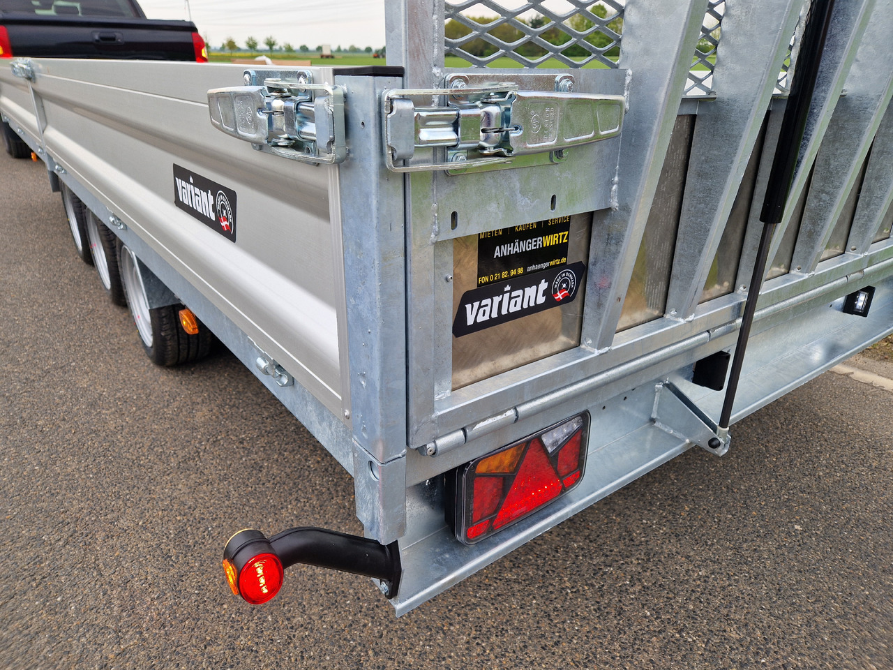 Variant Maschinentransporter 3553 UX Maxi Load LED Tridem Parabelfeder 3500kg Modell 2024 - Самосвальный прицеп: фото 4 Variant Maschinentransporter 3553 UX Maxi Load LED Tridem Parabelfeder 3500kg Modell 2024 - Самосвальный прицеп: фото 4