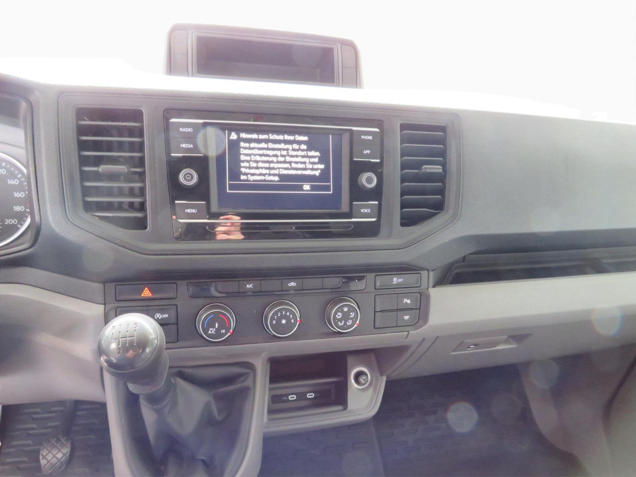 VOLKSWAGEN Crafter 35 L3H3 Kasten Euro6 Klima ZV - Цельнометаллический фургон: фото 3 VOLKSWAGEN Crafter 35 L3H3 Kasten Euro6 Klima ZV - Цельнометаллический фургон: фото 3