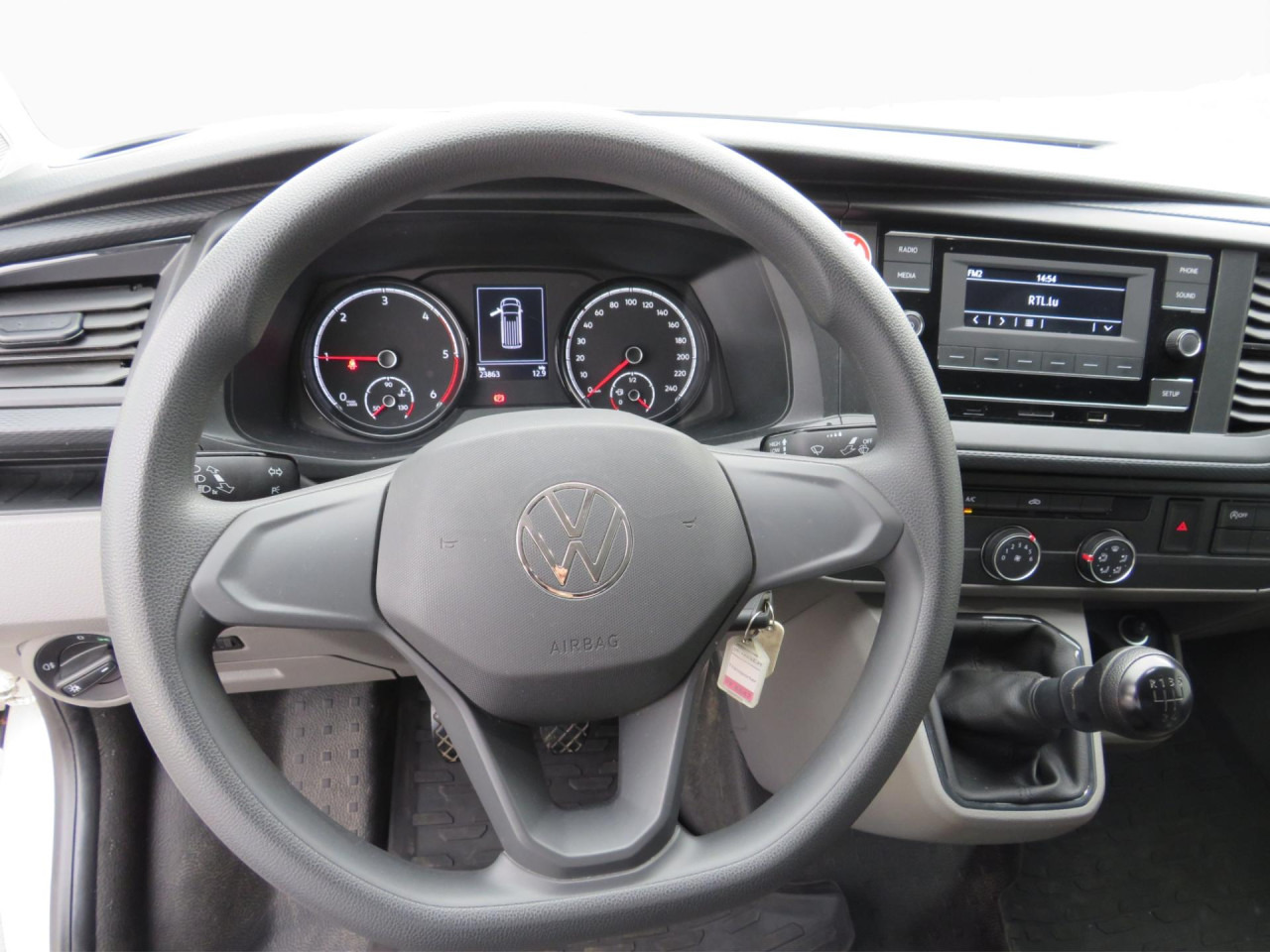VOLKSWAGEN T6.1 Transporter 2.0 TDI Kasten Klima ZV - Легковой фургон: фото 2 VOLKSWAGEN T6.1 Transporter 2.0 TDI Kasten Klima ZV - Легковой фургон: фото 2