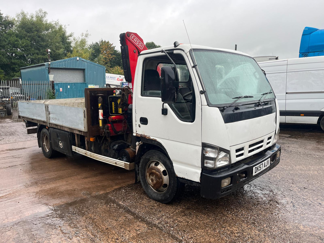 Isuzu NQR 70 - Грузовик бортовой/ Платформа, Автоманипулятор: фото 2 Isuzu NQR 70 - Грузовик бортовой/ Платформа, Автоманипулятор: фото 2