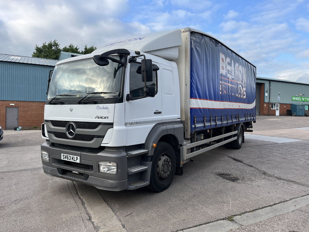 Mercedes Axor 1829 4x2 Curtain side - Тентованный грузовик: фото 1 Mercedes Axor 1829 4x2 Curtain side - Тентованный грузовик: фото 1