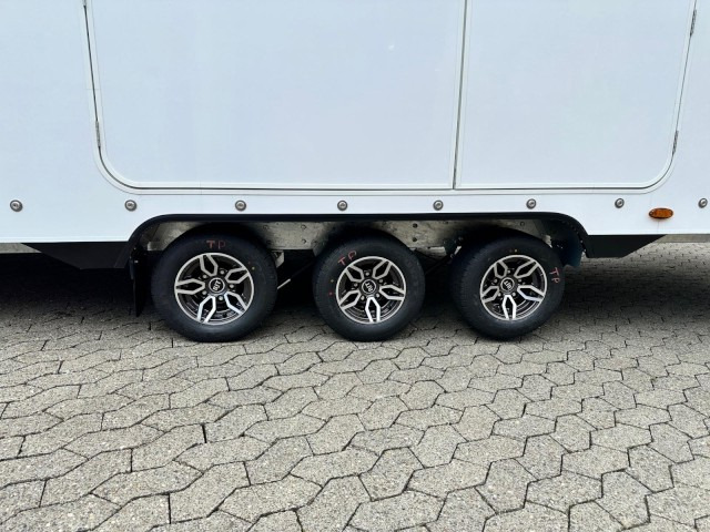 Brian James Race Transporter 7, RT7 397-6023-35-3-10-W, 6000 x 2300 mm, 3,5 to. - Прицеп-автовоз: фото 2 Brian James Race Transporter 7, RT7 397-6023-35-3-10-W, 6000 x 2300 mm, 3,5 to. - Прицеп-автовоз: фото 2