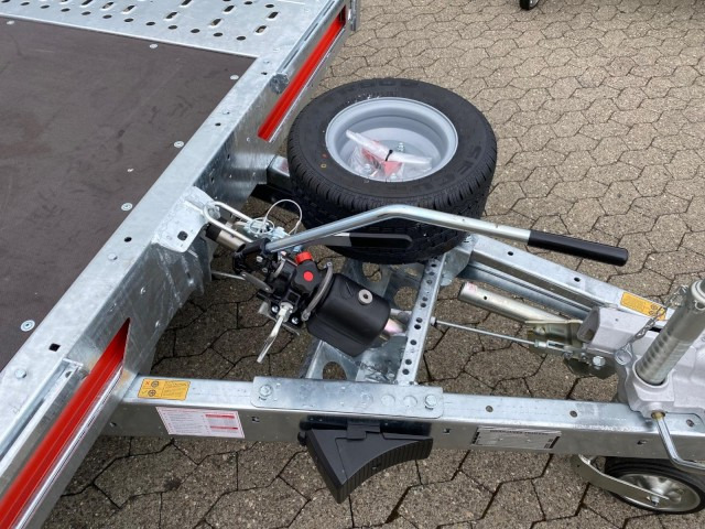 Brian James T Transporter, 231-5522-35-3-10, 5500 x 2240 mm, 3,5 to. kippbar mit Auffahrrampe - Прицеп-автовоз: фото 3 Brian James T Transporter, 231-5522-35-3-10, 5500 x 2240 mm, 3,5 to. kippbar mit Auffahrrampe - Прицеп-автовоз: фото 3