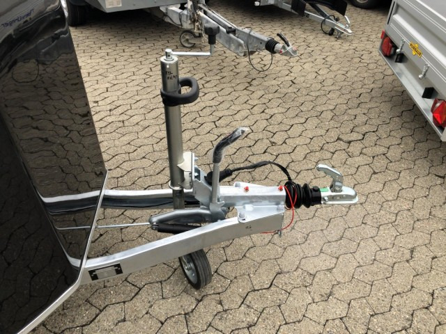 Cheval Liberte Debon Cargo 2 Poly + Türe schwarz Aluräder 1300 kg, 100 km/h, 300x155x168cm - Прицеп-фургон: фото 2 Cheval Liberte Debon Cargo 2 Poly + Türe schwarz Aluräder 1300 kg, 100 km/h, 300x155x168cm - Прицеп-фургон: фото 2