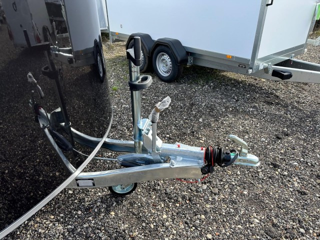 Cheval Liberte Debon Roadster 300, C300 Alu + Türe 1300 kg, 100 km/h, 300x155x190cm - Прицеп-фургон: фото 3 Cheval Liberte Debon Roadster 300, C300 Alu + Türe 1300 kg, 100 km/h, 300x155x190cm - Прицеп-фургон: фото 3