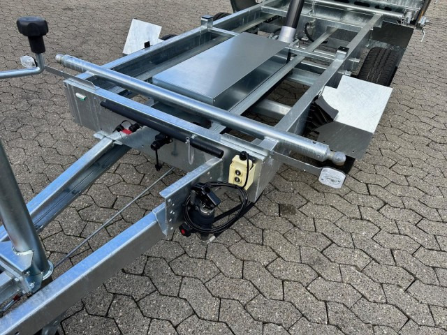 Humbaur 3-Seitenkipper HTK 2700.27 E-Pumpe Alu, 2670 x 1500 x 350 mm, 2,7 to. - Самосвальный прицеп: фото 4 Humbaur 3-Seitenkipper HTK 2700.27 E-Pumpe Alu, 2670 x 1500 x 350 mm, 2,7 to. - Самосвальный прицеп: фото 4