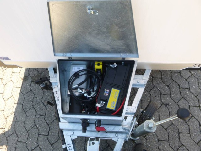 Humbaur Koffer Absenkanhänger mit E-Pumpe HKT 183117-18P, 100 km/h 1,8 t. 3100 x 1765 x 1800 mm - Прицеп-фургон: фото 5 Humbaur Koffer Absenkanhänger mit E-Pumpe HKT 183117-18P, 100 km/h 1,8 t. 3100 x 1765 x 1800 mm - Прицеп-фургон: фото 5