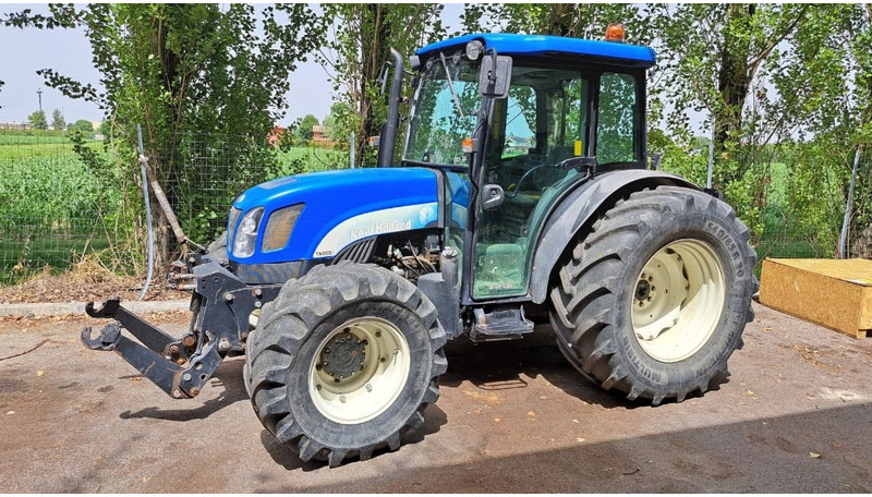 New Holland TN 95 D A - Трактор: фото 2 New Holland TN 95 D A - Трактор: фото 2