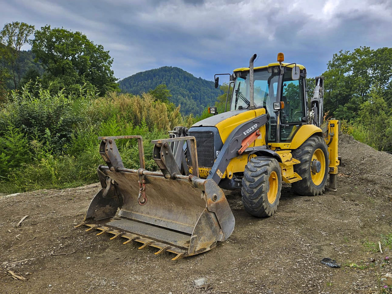 VOLVO BL71 - Экскаватор-погрузчик: фото 2 VOLVO BL71 - Экскаватор-погрузчик: фото 2