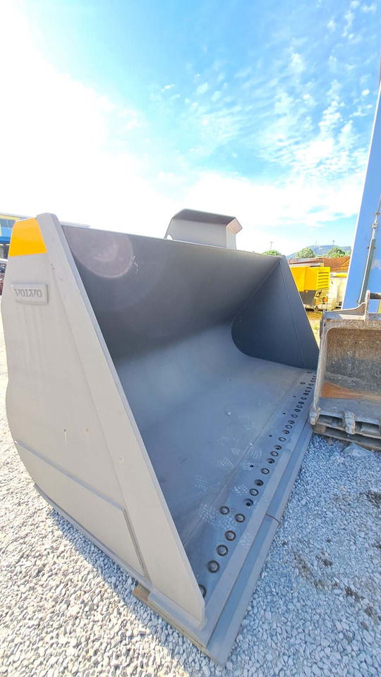 Колёсный погрузчик VOLVO L220H: фото 8 Колёсный погрузчик VOLVO L220H: фото 8