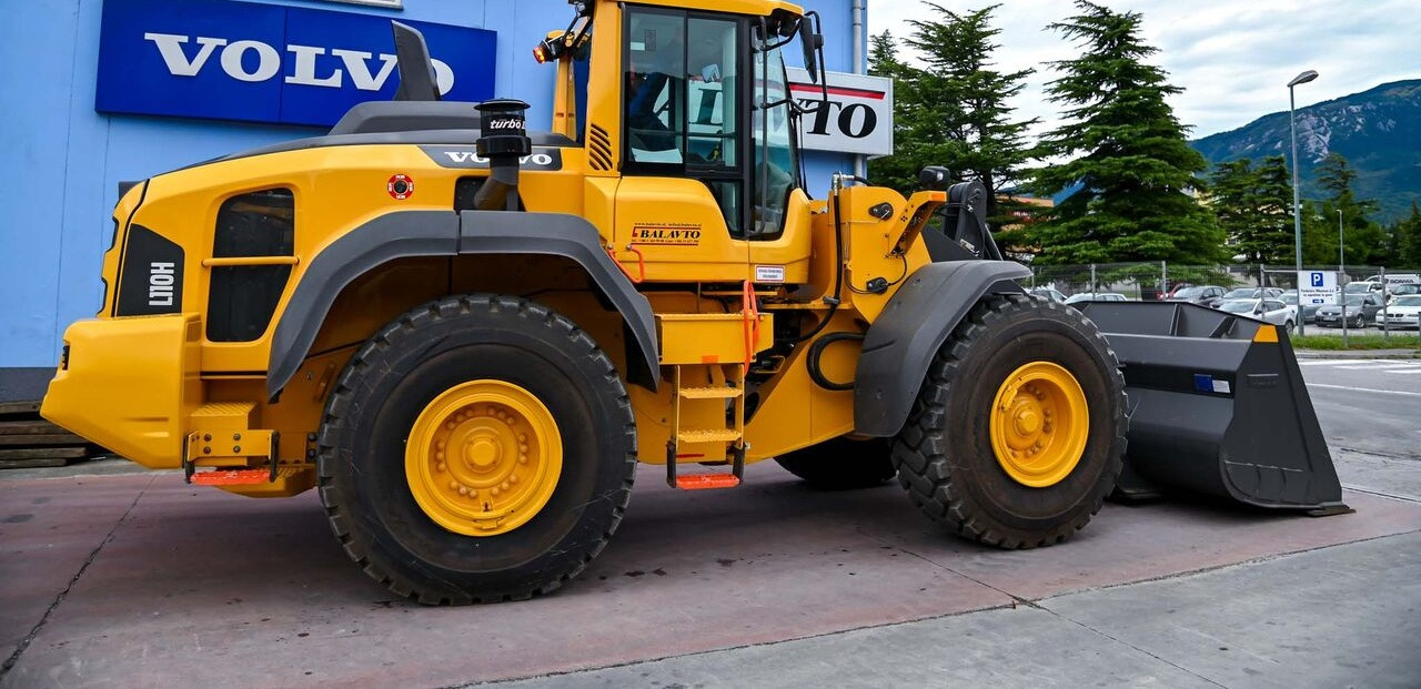 Колёсный погрузчик Volvo L110H: фото 30