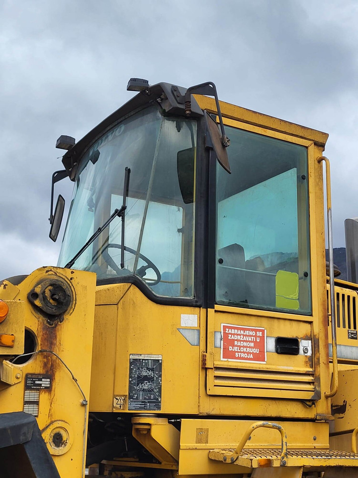 Volvo cabin - Кабина для Погрузчиков: фото 2 Volvo cabin - Кабина для Погрузчиков: фото 2