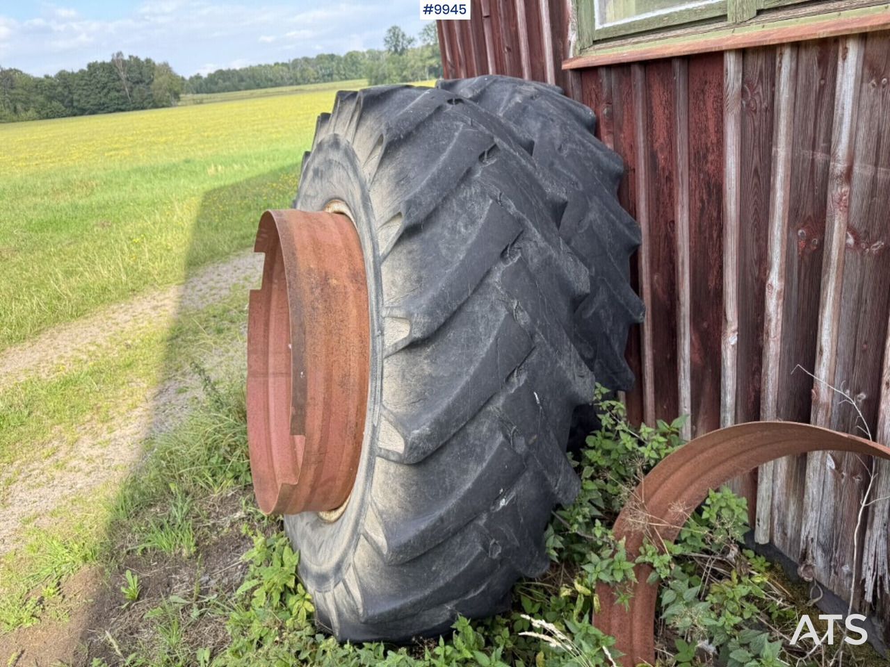 2 tractor tires with rims and rings - Колесо для Тракторов: фото 2 2 tractor tires with rims and rings - Колесо для Тракторов: фото 2