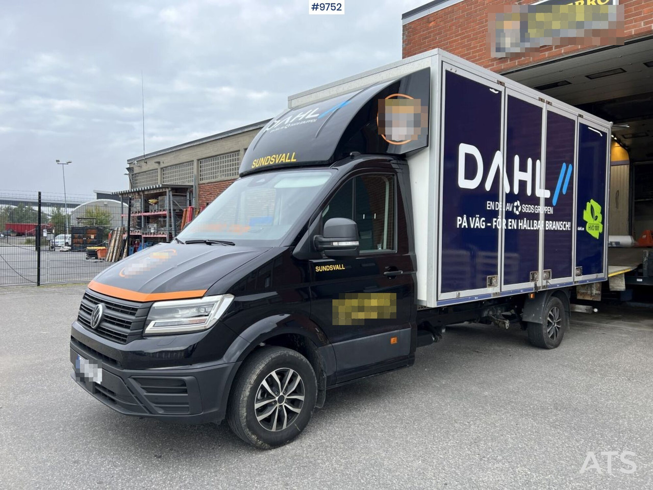 Volkswagen Crafter with tail lift - Фургон с закрытым кузовом: фото 1 Volkswagen Crafter with tail lift - Фургон с закрытым кузовом: фото 1
