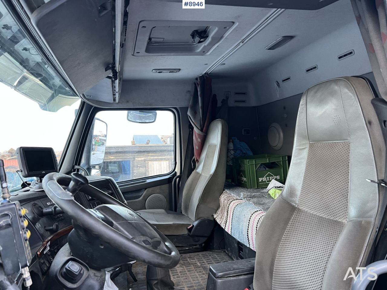 Фото интерьера 1: Крюковой мультилифт Volvo FH 12 8*2 Hooklift - REPAIR OBJECT