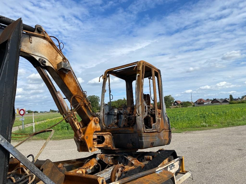 Takeuchi TB 250 + Brise roche et Godets endommagée - Мини-экскаватор: фото 5 Takeuchi TB 250 + Brise roche et Godets endommagée - Мини-экскаватор: фото 5