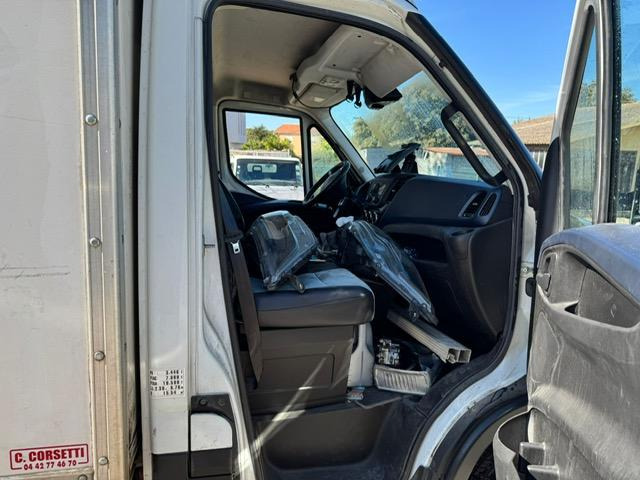 Iveco 70C180 CAISSE HAYON - Фургон с закрытым кузовом: фото 4 Iveco 70C180 CAISSE HAYON - Фургон с закрытым кузовом: фото 4