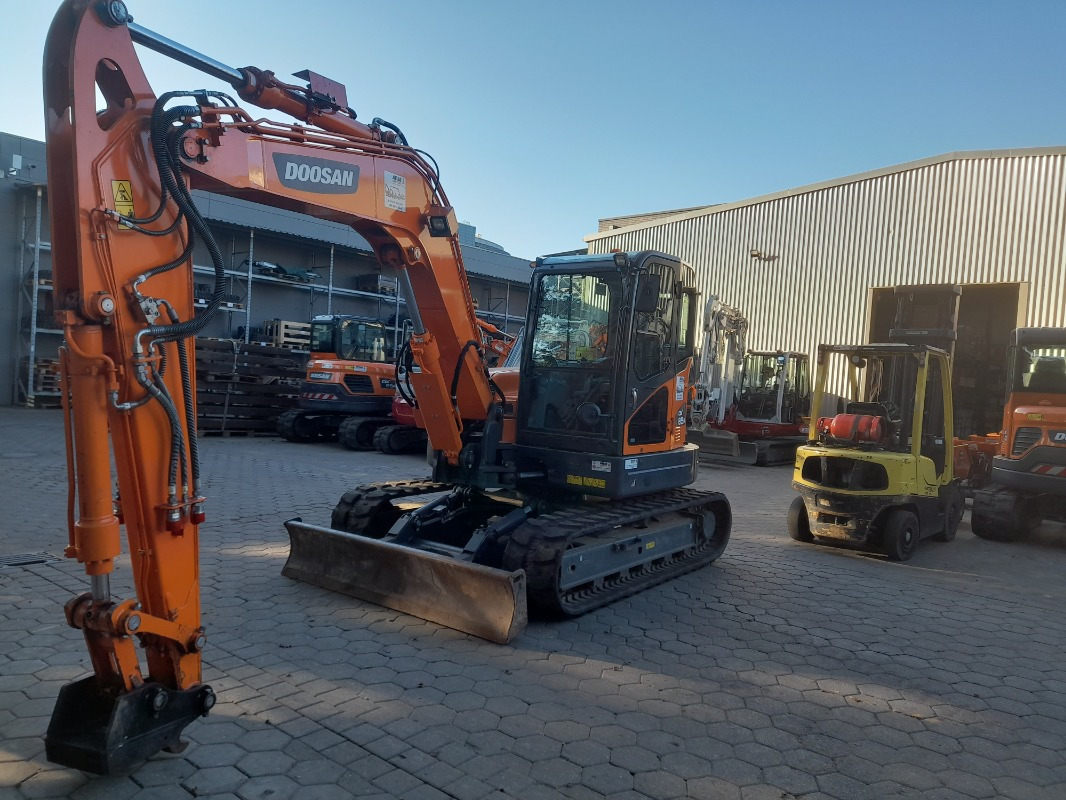 Doosan DX85R-3 - Экскаватор: фото 1 Doosan DX85R-3 - Экскаватор: фото 1