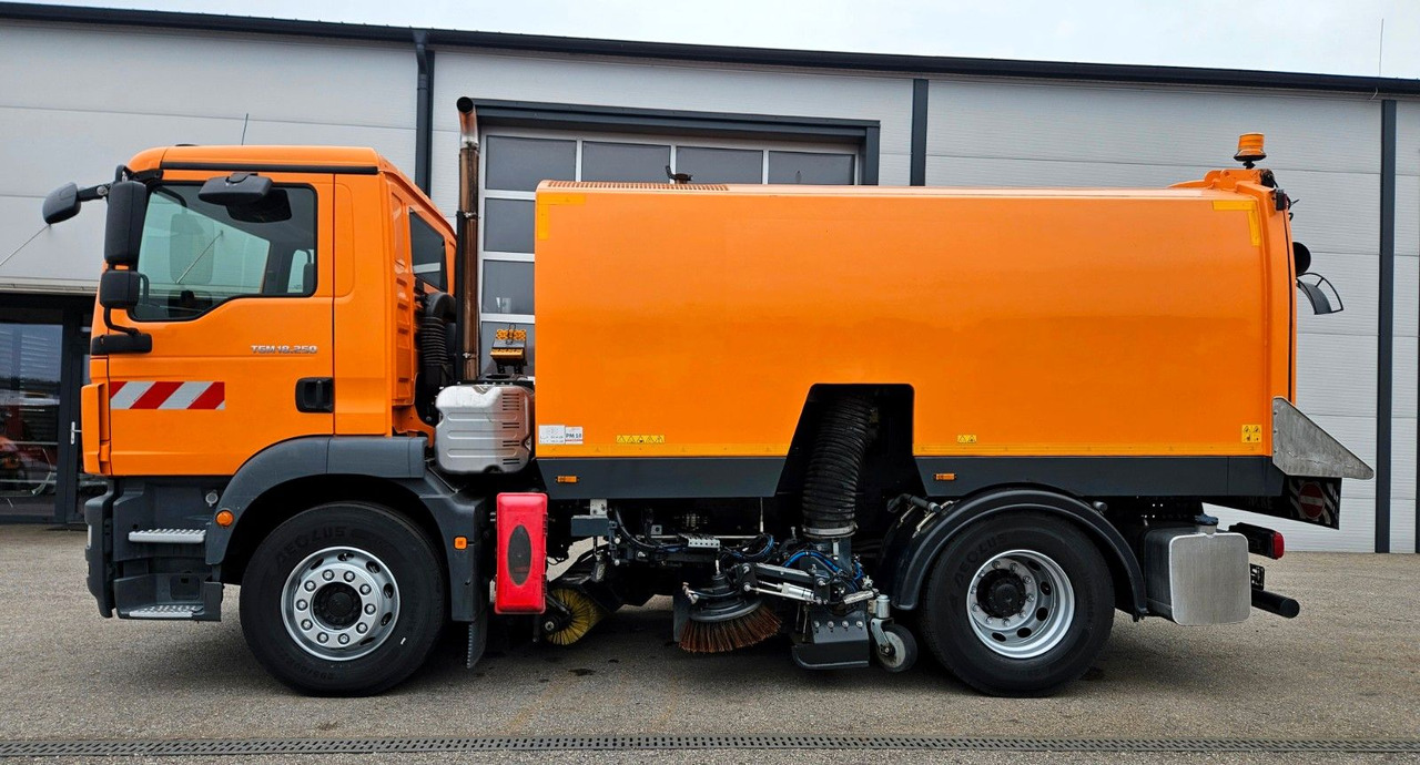 MAN TGM 18.250 Euro6 BROCK SL200 L+R Aufbaumotor - Подметально-уборочная машина: фото 2 MAN TGM 18.250 Euro6 BROCK SL200 L+R Aufbaumotor - Подметально-уборочная машина: фото 2