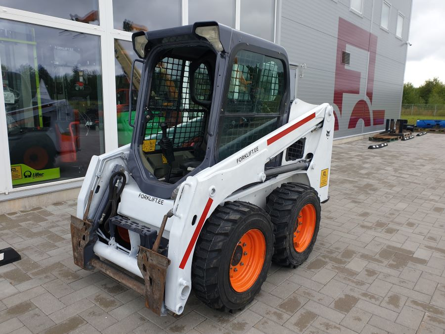 BOBCAT Bobcat S450 - Мини-погрузчик с бортовым поворотом: фото 1 BOBCAT Bobcat S450 - Мини-погрузчик с бортовым поворотом: фото 1