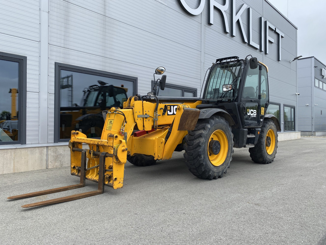 JCB 540-140 - Телескопический погрузчик: фото 1 JCB 540-140 - Телескопический погрузчик: фото 1