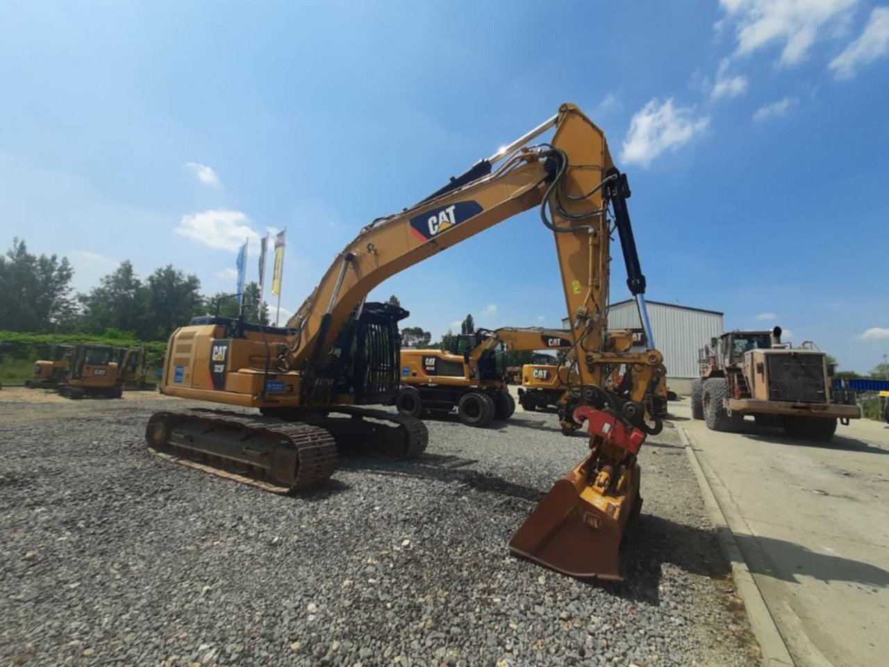 CAT 323FL - Гусеничный экскаватор: фото 2 CAT 323FL - Гусеничный экскаватор: фото 2