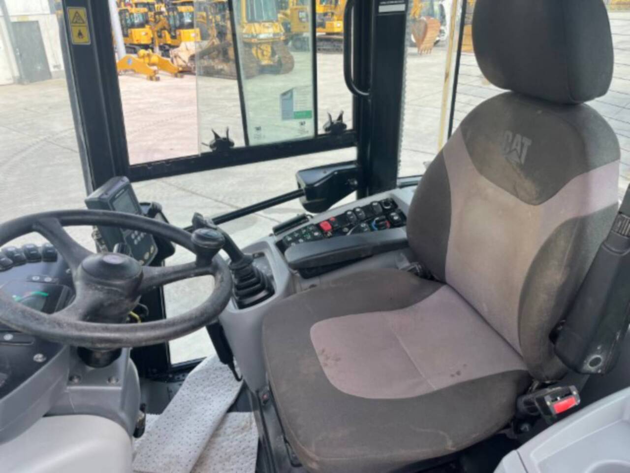 Колёсный погрузчик CAT 914K: фото 8