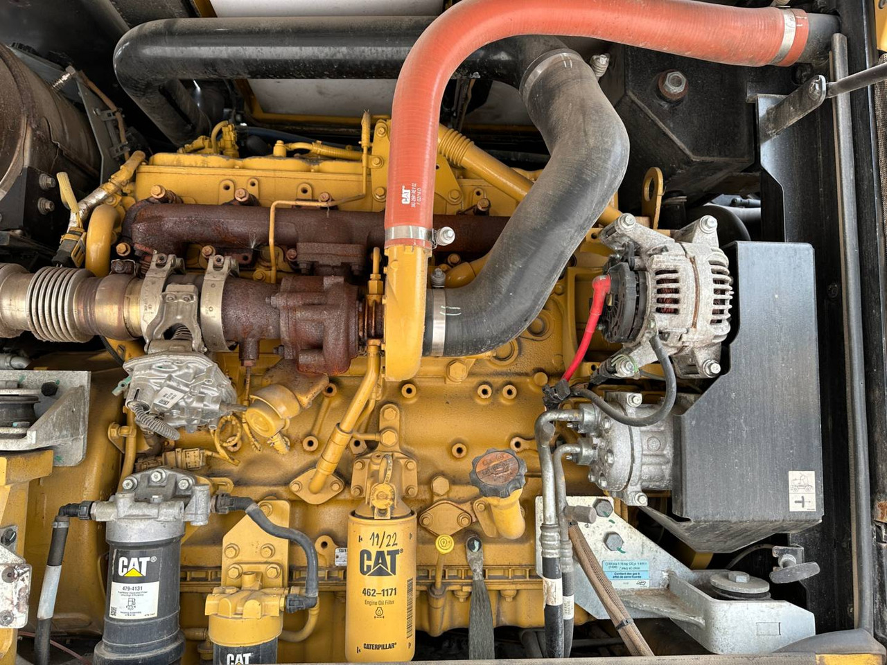 Колёсный экскаватор CAT MH3022: фото 7