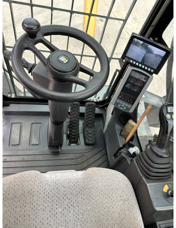 Колёсный экскаватор CAT MH3022: фото 13