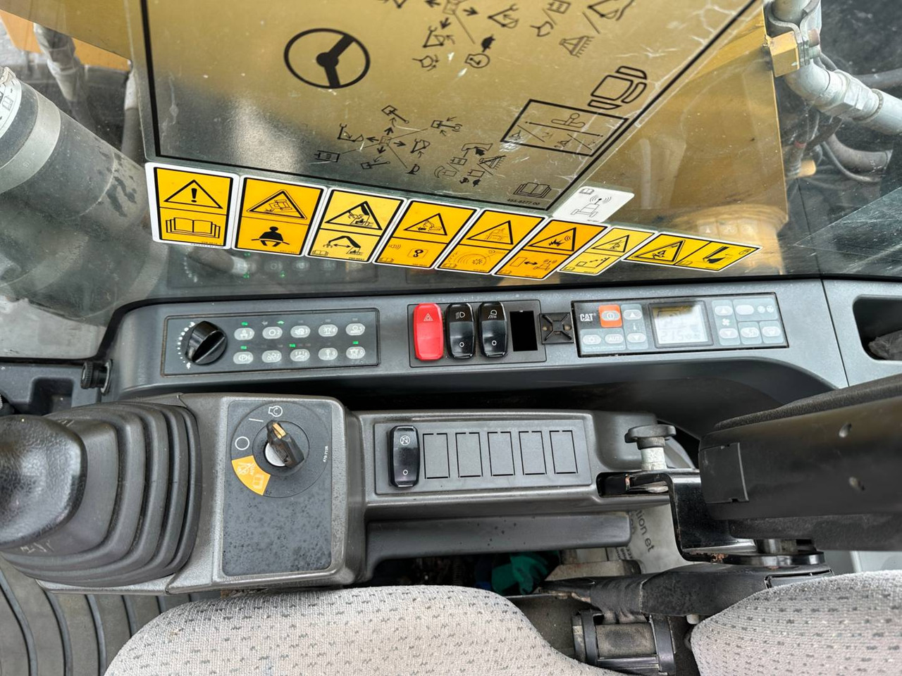 Колёсный экскаватор CAT MH3022: фото 17