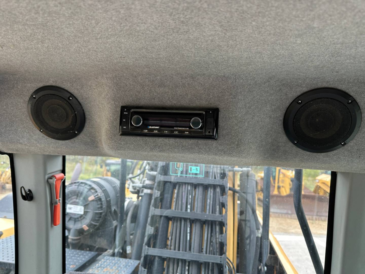 Колёсный экскаватор CAT MH3022: фото 16