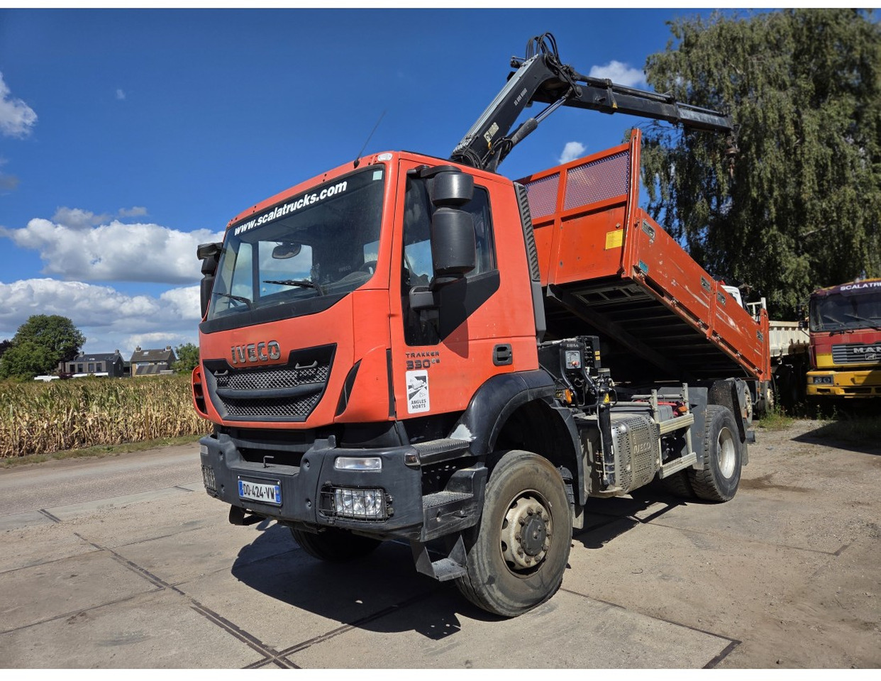 IVECO TRAKKER 330 AD190T33 4X4 TIPPER CRANE HIAB 099 ES-2 - Самосвал, Автоманипулятор: фото 1 IVECO TRAKKER 330 AD190T33 4X4 TIPPER CRANE HIAB 099 ES-2 - Самосвал, Автоманипулятор: фото 1