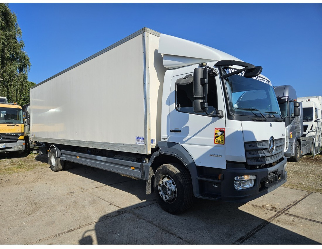 Mercedes-Benz Atego 1624 Euro 6 Closed Box Loading lift very clean - Грузовик с закрытым кузовом: фото 2 Mercedes-Benz Atego 1624 Euro 6 Closed Box Loading lift very clean - Грузовик с закрытым кузовом: фото 2