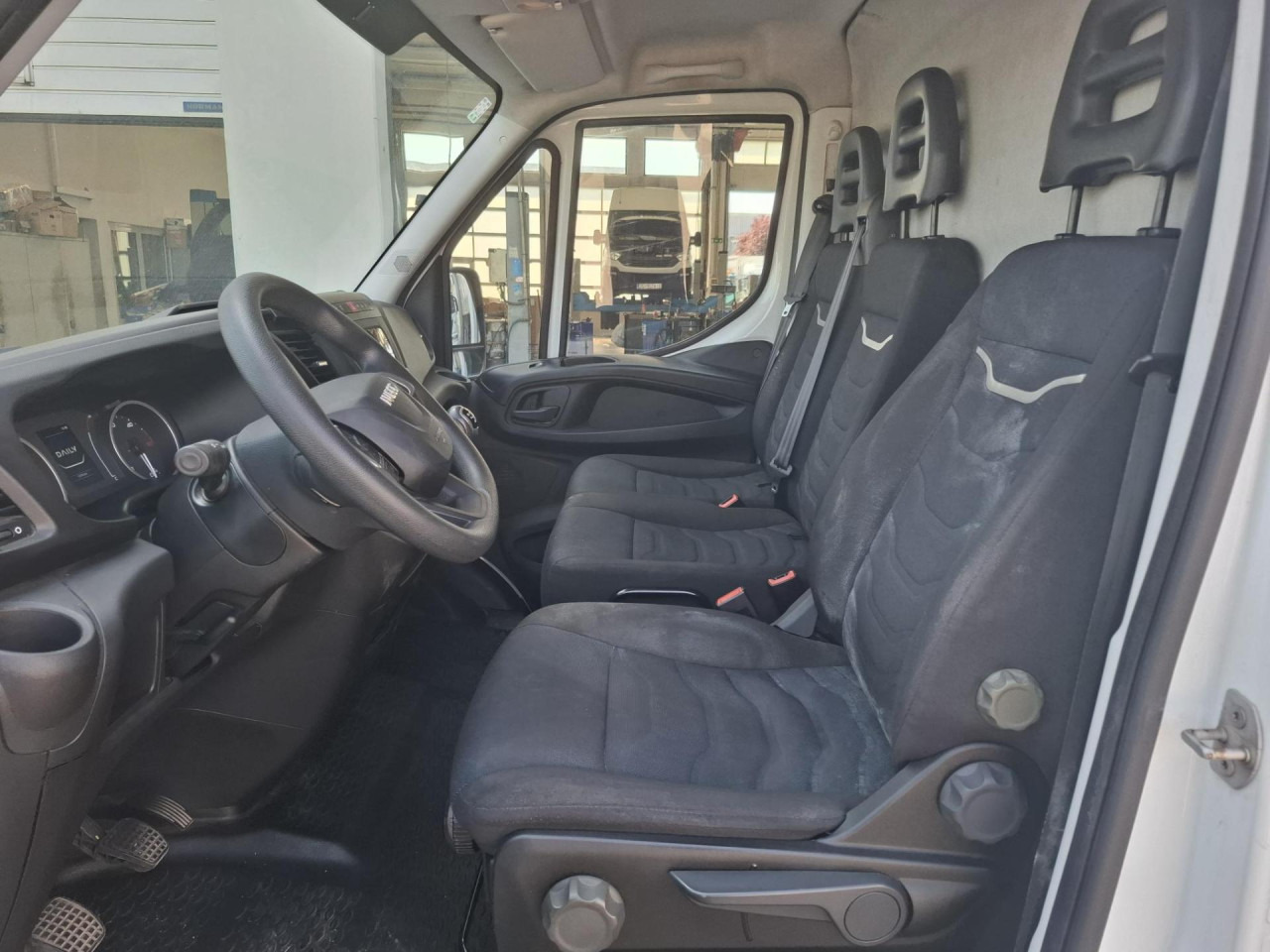 Пассажирский фургон IVECO Daily 35C18H V: фото 6