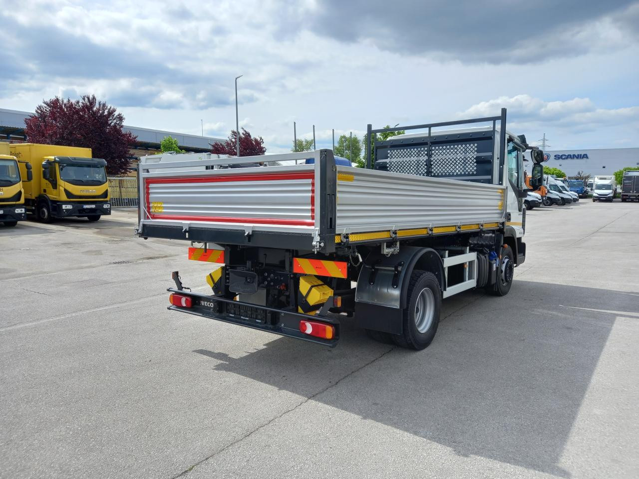 IVECO Eurocargo ML120EL25 - Малотоннажный самосвал: фото 4 IVECO Eurocargo ML120EL25 - Малотоннажный самосвал: фото 4