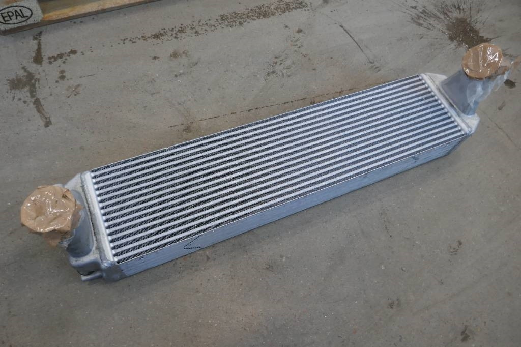 Volvo EC 300 E, Intercooler voe17514327 - Радиатор для Строительной техники: фото 2 Volvo EC 300 E, Intercooler voe17514327 - Радиатор для Строительной техники: фото 2