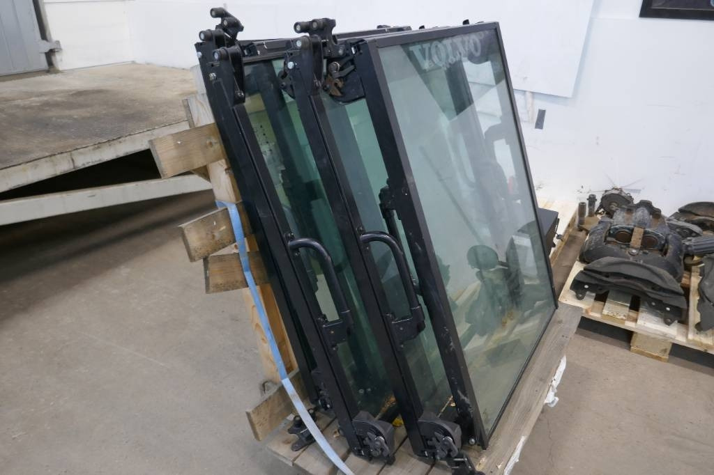 Volvo Framruta Hjullastare - Кабина для Строительной техники: фото 1 Volvo Framruta Hjullastare - Кабина для Строительной техники: фото 1