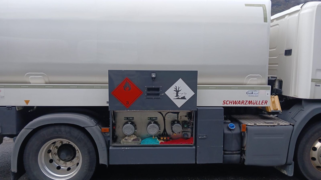 Scania P450 LB 4x2, ADR, Schwarzmueller Anhaenger Fuel - Грузовик-цистерна: фото 4 Scania P450 LB 4x2, ADR, Schwarzmueller Anhaenger Fuel - Грузовик-цистерна: фото 4