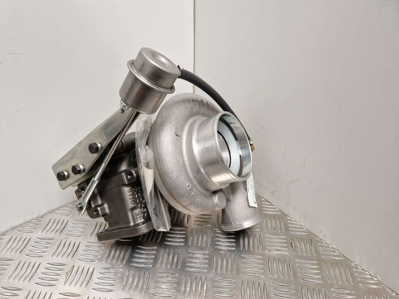 Iveco Generator Turbocharger Holset 4043994 - Двигатель и запчасти для Строительной техники: фото 2 Iveco Generator Turbocharger Holset 4043994 - Двигатель и запчасти для Строительной техники: фото 2