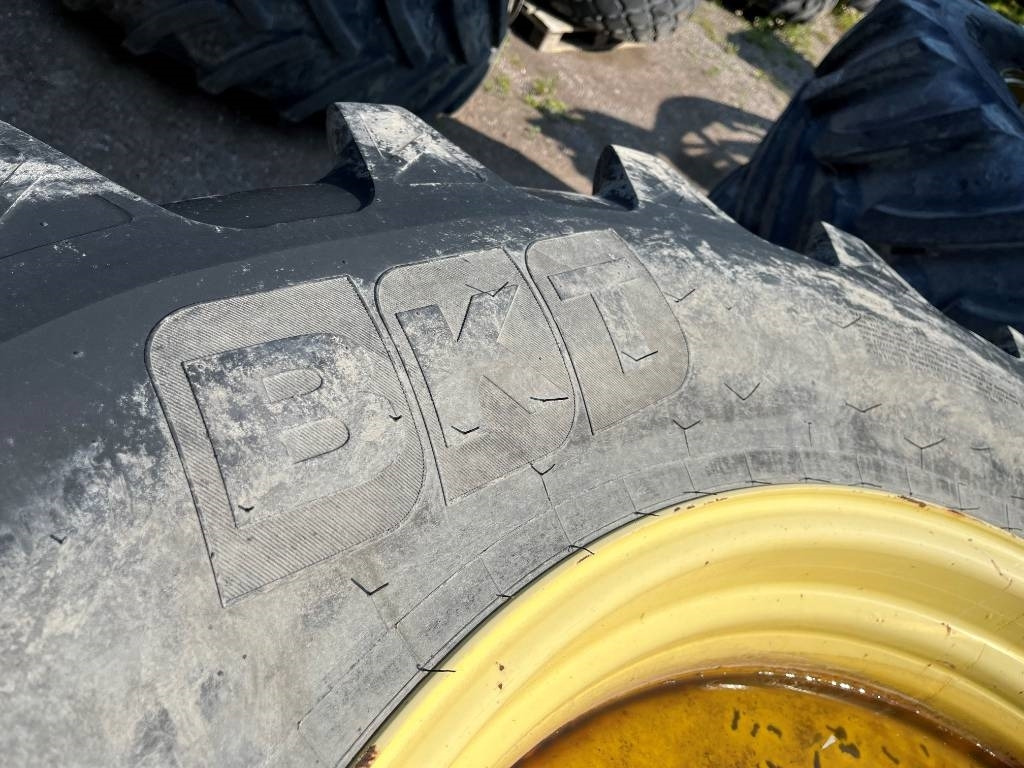 BKT 620/70R42 John Deere 7930 - Шина для Сельскохозяйственной техники: фото 4 BKT 620/70R42 John Deere 7930 - Шина для Сельскохозяйственной техники: фото 4