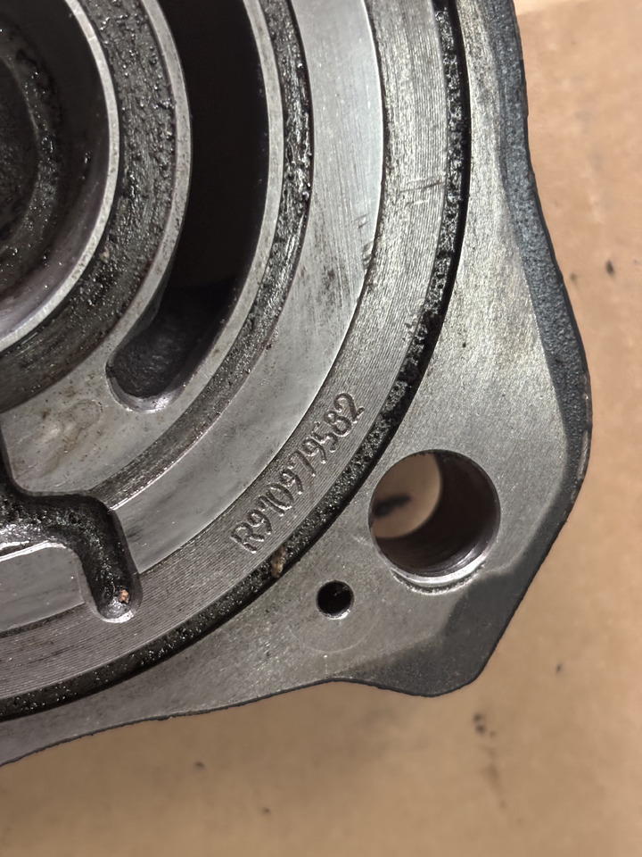 Bosch Rexroth R902462382 Pompa Hydrauliczna Tłoczkowa Obudowa CZĘŚCI - Гидравлический насос для Сельскохозяйственной техники: фото 3 Bosch Rexroth R902462382 Pompa Hydrauliczna Tłoczkowa Obudowa CZĘŚCI - Гидравлический насос для Сельскохозяйственной техники: фото 3