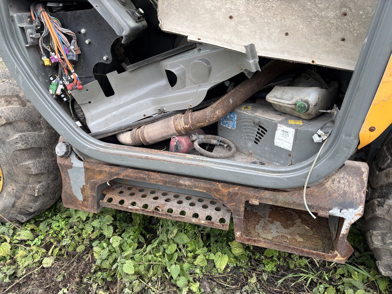 Dieci 185 - Ładowarka Teleskopowa - Kokpit Elementy Wnętrza Plastikowe Przyciski Wiązka - Кабина и интерьер для Телескопических погрузчиков: фото 1 Dieci 185 - Ładowarka Teleskopowa - Kokpit Elementy Wnętrza Plastikowe Przyciski Wiązka - Кабина и интерьер для Телескопических погрузчиков: фото 1