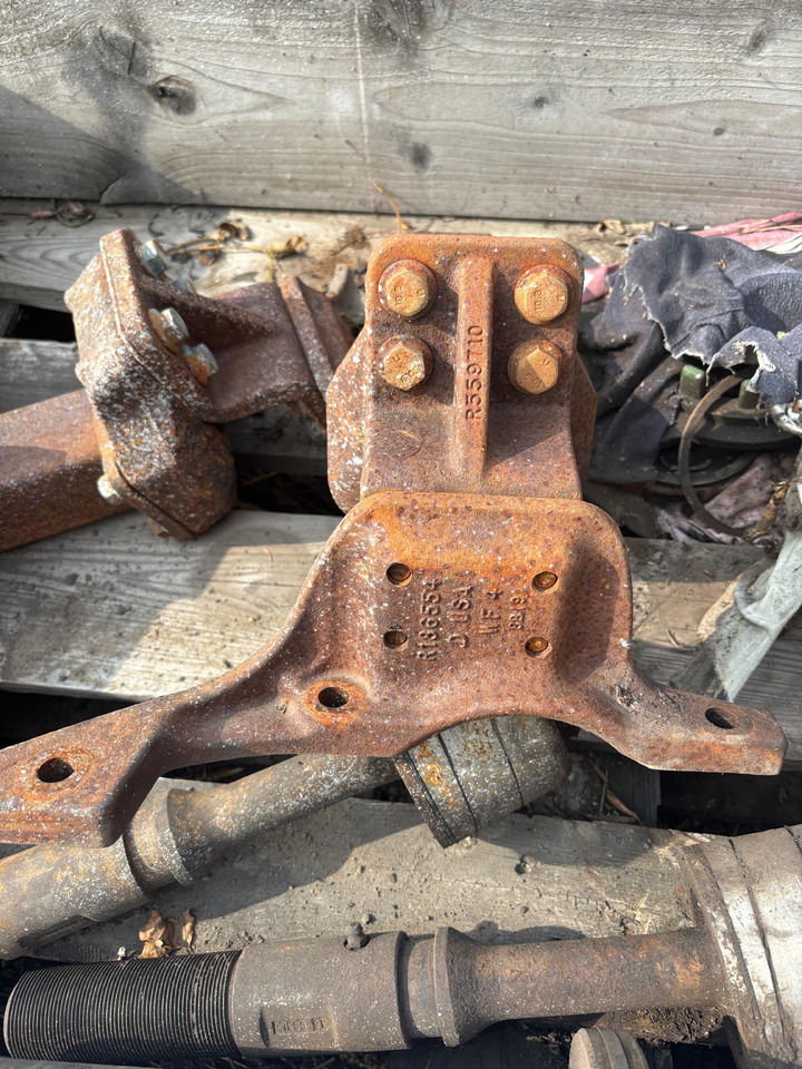 JOHN DEERE Lewy wspornik błotnika Przedłużenie podstawy R186554 R559710 - Кузов и экстерьер для Сельскохозяйственной техники: фото 1 JOHN DEERE Lewy wspornik błotnika Przedłużenie podstawy R186554 R559710 - Кузов и экстерьер для Сельскохозяйственной техники: фото 1