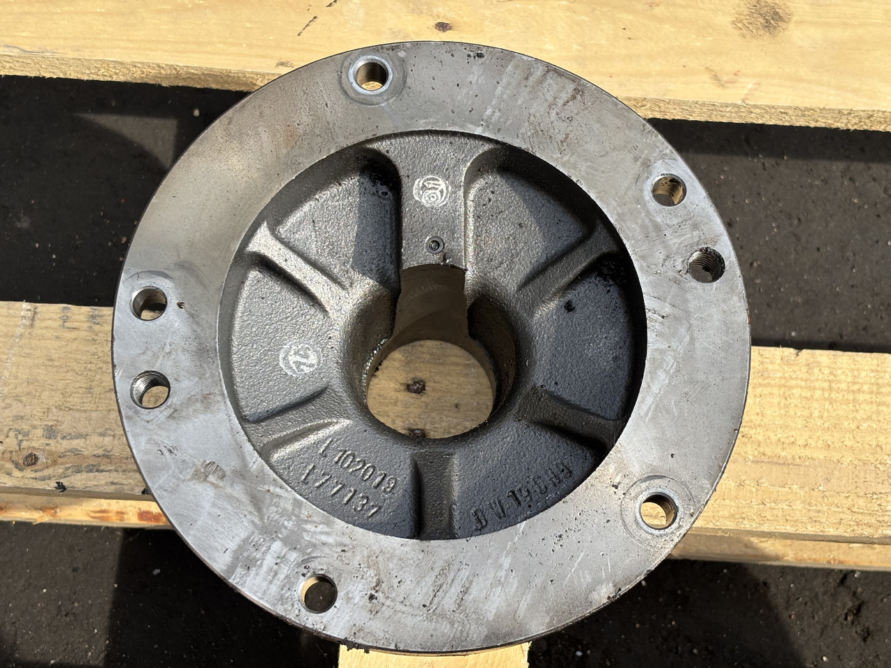 John Deere 6630 Obudowa łożyska L77137 L102019 - Запчасти ходовой части для Сельскохозяйственной техники: фото 1 John Deere 6630 Obudowa łożyska L77137 L102019 - Запчасти ходовой части для Сельскохозяйственной техники: фото 1