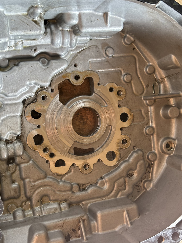 John Deere 6810, 6910 Obudowa Skrzyni Osłona Ramię R121885 R119441 - Кузов и экстерьер для Тракторов: фото 2 John Deere 6810, 6910 Obudowa Skrzyni Osłona Ramię R121885 R119441 - Кузов и экстерьер для Тракторов: фото 2